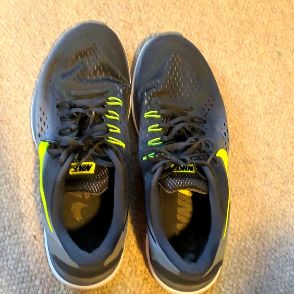 Nike men's  Flex 2017 RuN Cool Grey Volt yellow 898457-007 size 12 - Picture 5 of 8